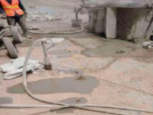 东平水泥混凝土路面板底注浆技术 路面脱空注浆整治方案